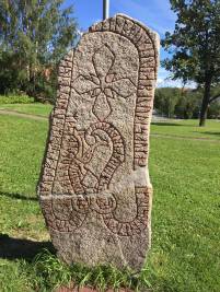 In Fr&ouml;s&ouml;n: n&ouml;rdlichster Runenstein Schwedens