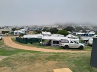 Schlussendlich kommen wir nach Jongensfontein, wo wir erstmals einen fast vollen Campingplatz antreffen