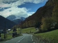Wir fahren in die Hautes Pyr&eacute;n&eacute;es und es sieht ein bisschen aus wie im Kanton Glarus